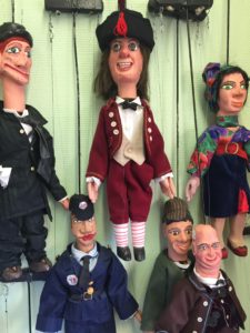 S'amuser à découvrir le picard : atelier découverte avec les marionnettes de Chés Cabotans @ Petite salle à droite de la mairie de Fouilloy | Fouilloy | Hauts-de-France | France