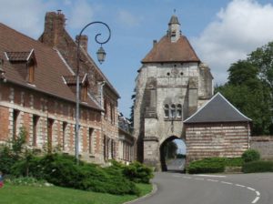 Visite de la cité médièvale de Lucheux avec interventions contées en picard @ Lucheux, France
